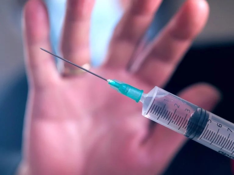 কোভিড টিকার পার্শ্বপ্রতিক্রিয়ার কারণ 