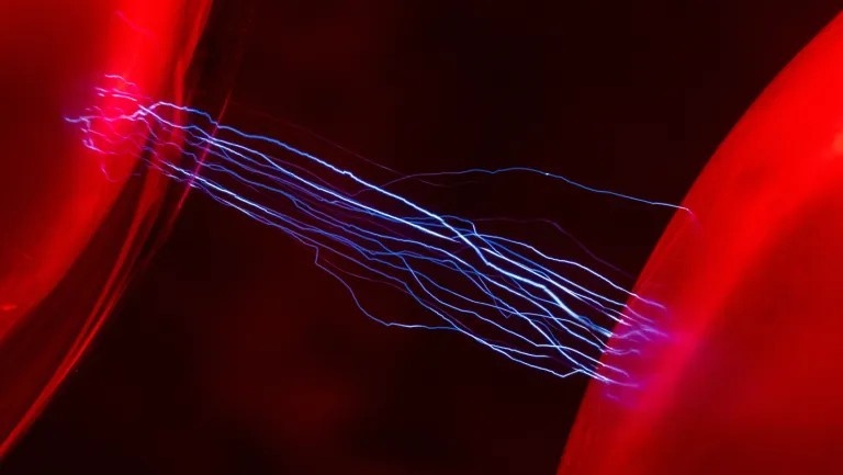 স্থির-বিদ্যুৎ রহস্য সমাধানে ক্ষুদ্র কার্বন অণু