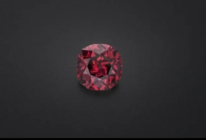 ‘উইনস্টন রেড’ হীরে  